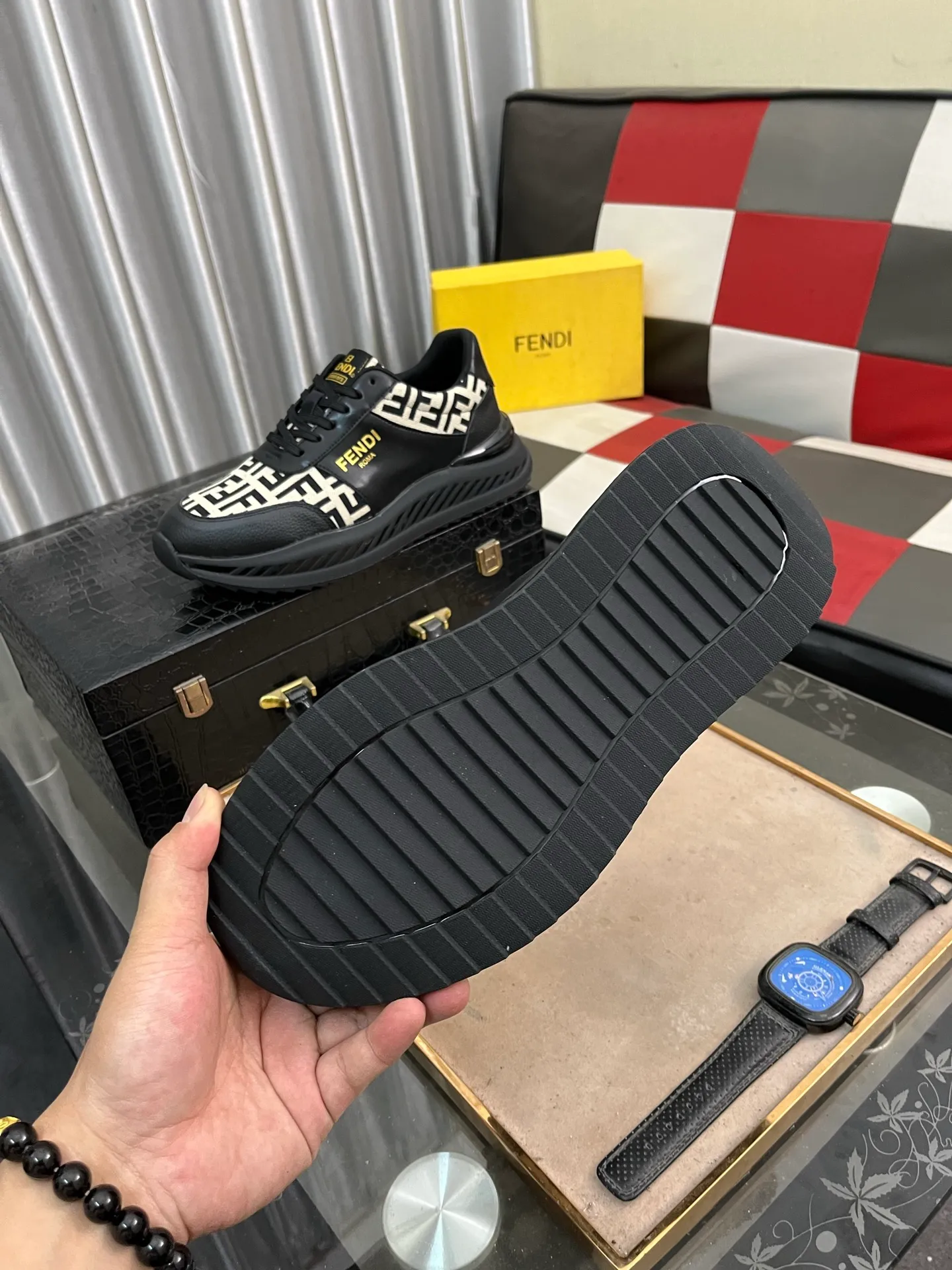 Men's Men's Shoes💰458⌚️⌚️[Fendi] Fendi's latest casual shoes for men! Available at counters simultaneously! Made entirely of imported top-grain calfskin, the interior is made of top-grain water-dyed cowhide, and the original factory-supplied rubber outsole. Leading new fashion concepts. Matching code: 38-444️⃣Colors available